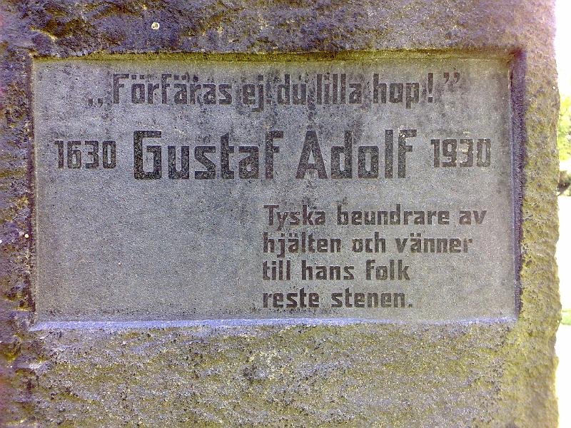 20080525288.jpg - Stenen har svensk text på baksidan.